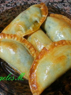 Una foto de Empanaditas de bacalao queso y espinacas al horno