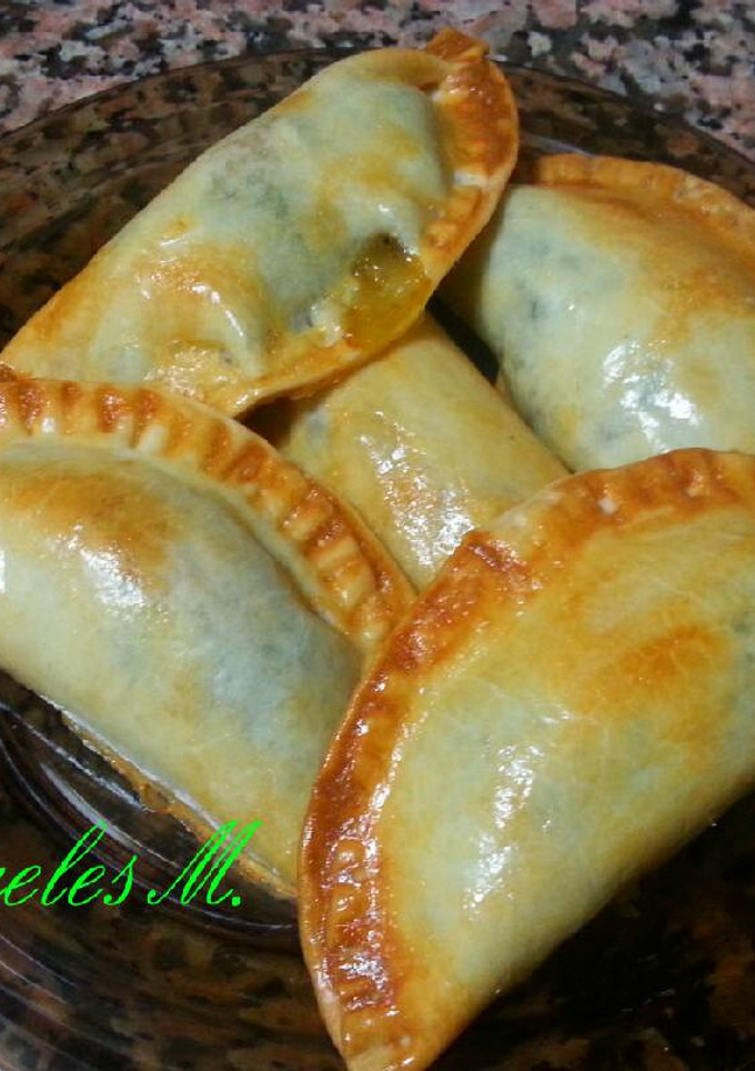Una foto de Empanaditas de bacalao queso y espinacas al horno