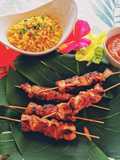 Satay de pollo con salsa de cacahuete y arroz de coliflor