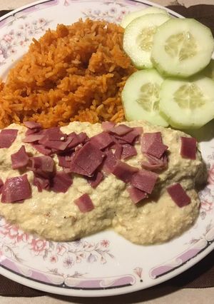 Una foto de Pollo en salsa de queso
