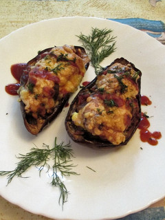 Una foto de Berenjenas rellenas con tres mezcla de carnes