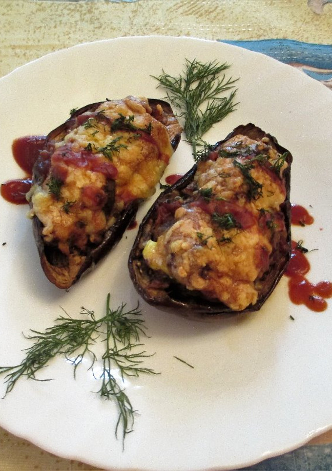 Una foto de Berenjenas rellenas con tres mezcla de carnes