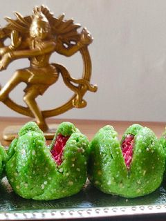 કાજુ ગુલકંદ કલી (Kaju Gulkand Kali Recipe In Gujarati) રેસીપી મુખ્ય ફોટો