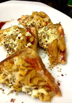 A picture of Pasta Sandwich.
