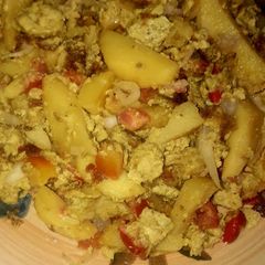 A picture of Potatoes with Scrambled eggs.