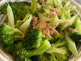 Broccoli and tuna warm salad