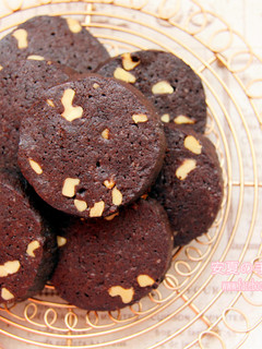 A picture of Rice Cooker Cookies: Chocolate Walnut Cookies Without an Oven.