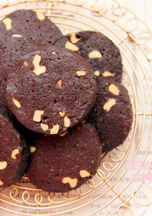 A picture of Rice Cooker Cookies: Chocolate Walnut Cookies Without an Oven.