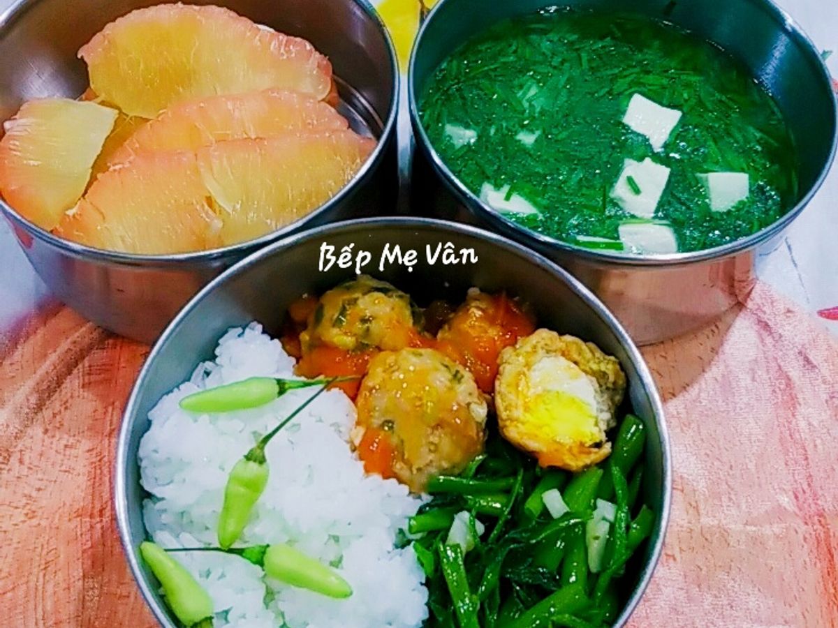 Hộp Cơm Vui Vẻ 2(Rau muống xào tỏi,thịt viên sốt...)
