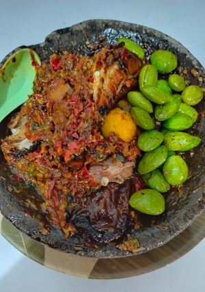 Foto resep Sambel Cobek Iwak Pe + Pete Goreng 🐟🌶️