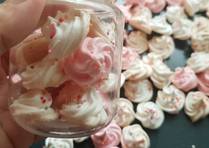 7. Meringue Cookies Pemula