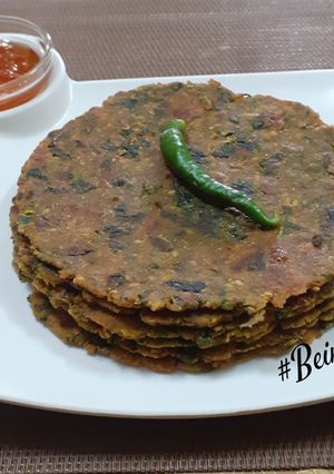 A picture of Bajra Methi-Palak Thepla.