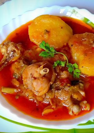কাঁচা আলু স্পেশাল ভিন্ন স্বাদের দেশী মুরগীর ঝোল রেসিপির প্রধান ছবি