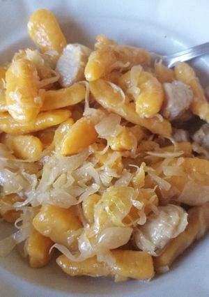 Savanyú káposztás nudli recept fotója