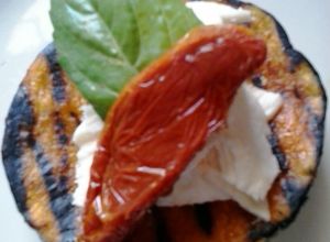 Una foto de Caprese de calabaza asada