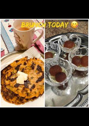 A picture of Makki ki roti with hot gulab jamun.