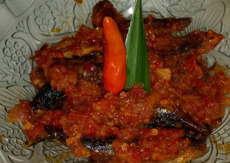 Resep Sambal ikan asin sederhana oleh Aisya Pasha - Cookpad
