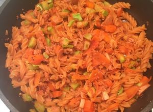 Foto principal de Pasta de lenteja roja con verduras & atún