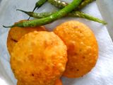 मटार कचोरी (Matar Kachori Recipe In Marathi)