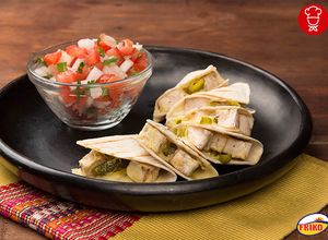 Una foto de Quesadillas de Pollo Friko 😋