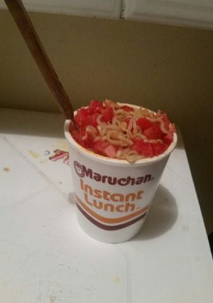 Una foto de Maruchan con jitomate