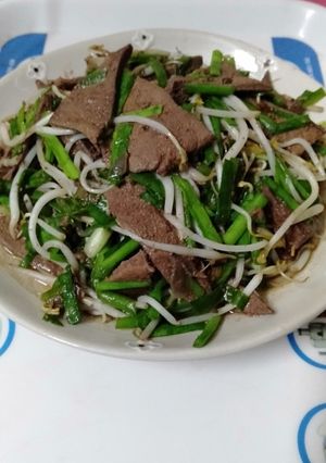 Hình của món Gan heo xào giá hẹ cho buổi trưa.