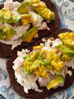 Una foto de Avocado breakfast tapa