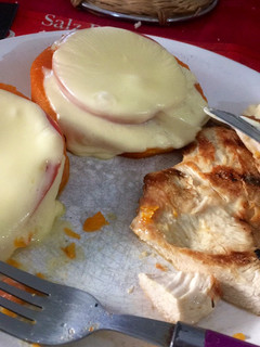 Una foto de Zapallo al horno con tomate y queso y pechuga de pollo