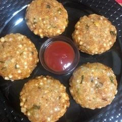 A picture of Kairi coconut chutney stuffed Sabudana bomb.
