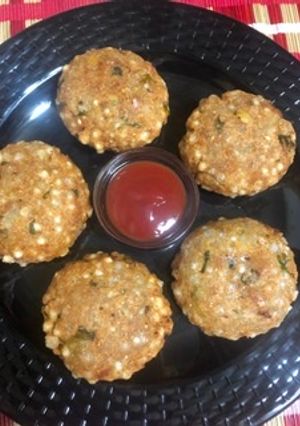 A picture of Kairi coconut chutney stuffed Sabudana bomb.
