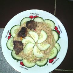 A picture of Indomie jollof.