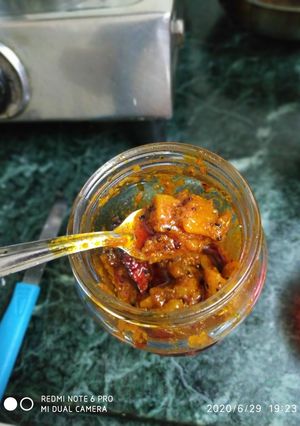 A picture of Mango pickle.