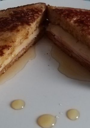Una foto de Sándwich francés 🤤☕