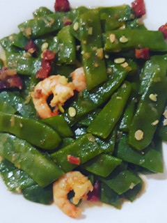 Una foto de Judías verdes salteadas con jamón y langostinos