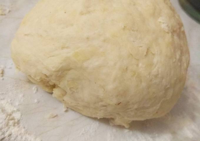 Как приготовить дрожжевое тесто на кефире для жареных пирожков – рецепт с фото пошагово