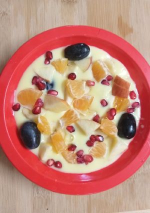 A picture of Fruit Custard.
