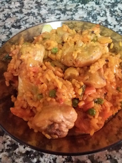 Una foto de Paella de pollo y verduras (muy muy sencilla)