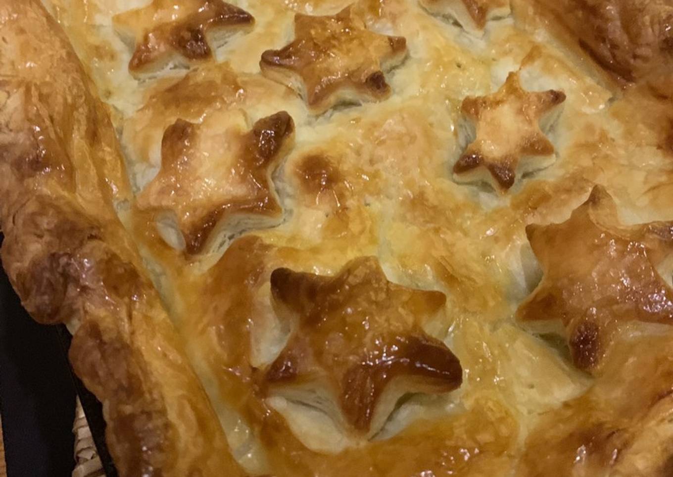 Chicken, leek and mushroom pie