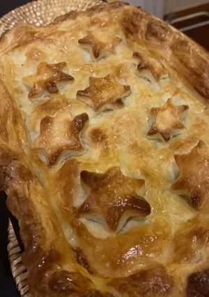 A picture of Chicken, leek and mushroom pie.