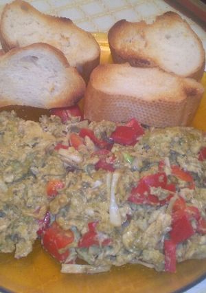Una foto de Revuelto de ajetes tiernos y pimiento rojo