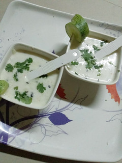 खीरा का रायता(kheere ka raita recipe in hindi) रेसिपी मुख्य फोटो