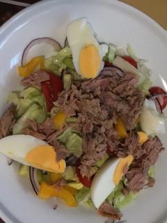 Tonhalsaláta recept fotója