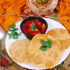 A picture of ALOO Puri/ Punjabi Style Aloo Puri /Aloo sabji Puri 😘.