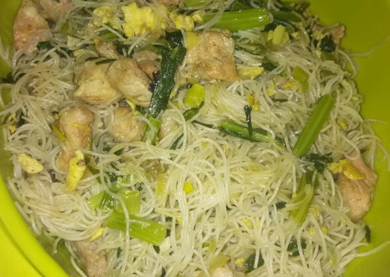 Bihun goreng babi
