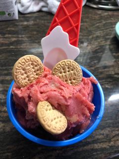 Una foto de Helado de fresa saludable 😋