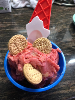 Una foto de Helado de fresa saludable 😋