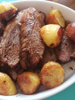 Una foto de Punta ganso al horno con Papas doradas
