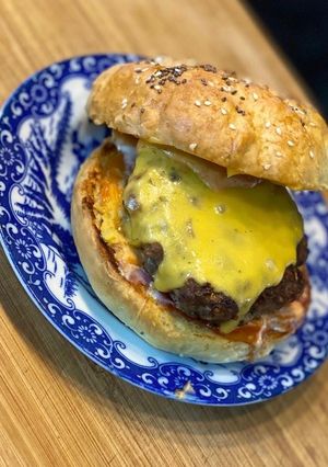 A picture of Beef burger & chicken burger.