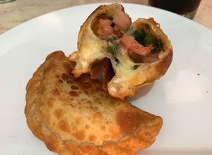 Una foto de Empanadas Camarón 🍤 queso 🧀