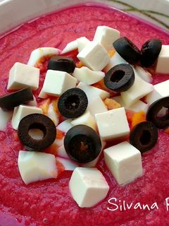 Una foto de 167.🍅Salmorejo de remolacha y aguacate sin pan🥑